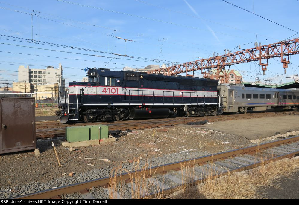 NJT 4101 shoves train 853 into the station